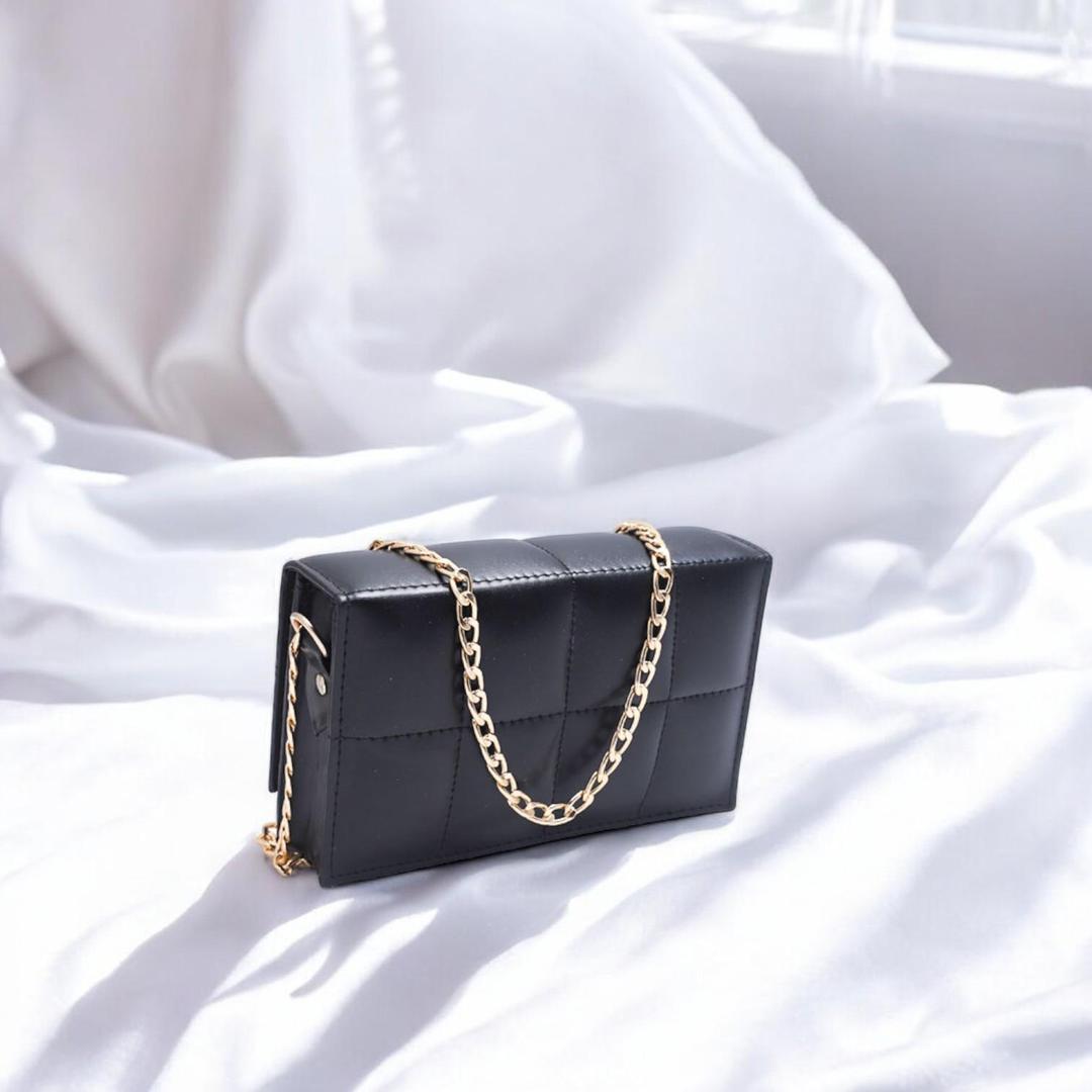 👜 Elegant Crossbody Bag