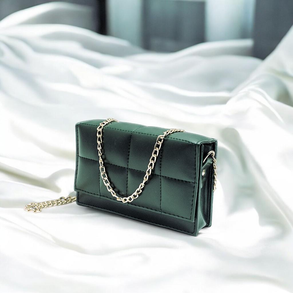 👜 Elegant Crossbody Bag