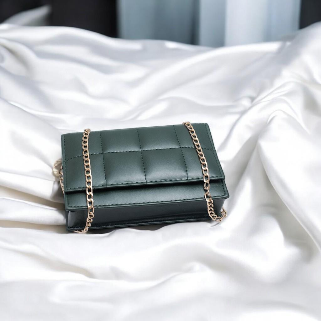 👜 Elegant Crossbody Bag